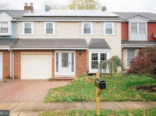 209 Carleton Ln, Mount Laurel, NJ 08054