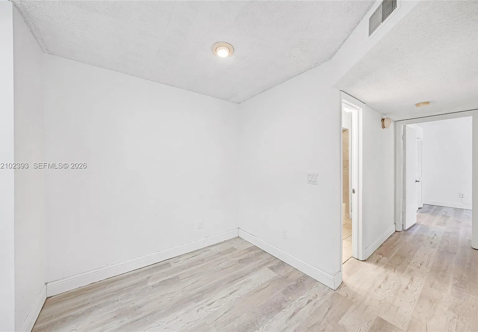 Royal Poinciana Condo — Photo 2