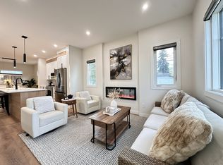 9416 156th St NW #4, Edmonton, AB T5R1Z4