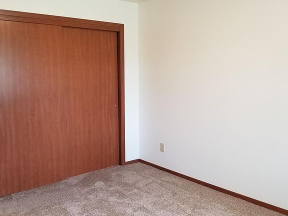 2nd image of 420 Vine St APT 2