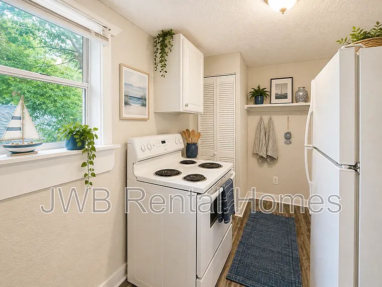 3933 Boulevard #2 — Photo 5