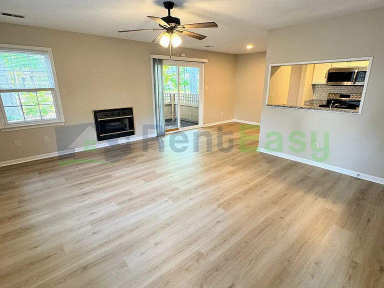 401 Henley Ct #C — Photo 2