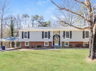 3724 Crestbrook Ln, Pfafftown, NC 27040