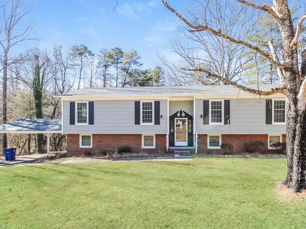 3724 Crestbrook Ln, Pfafftown, NC 27040