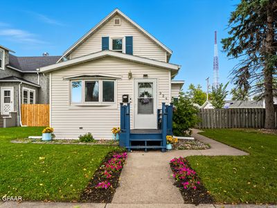 924 N 5th St, Grand Forks, ND, 58203