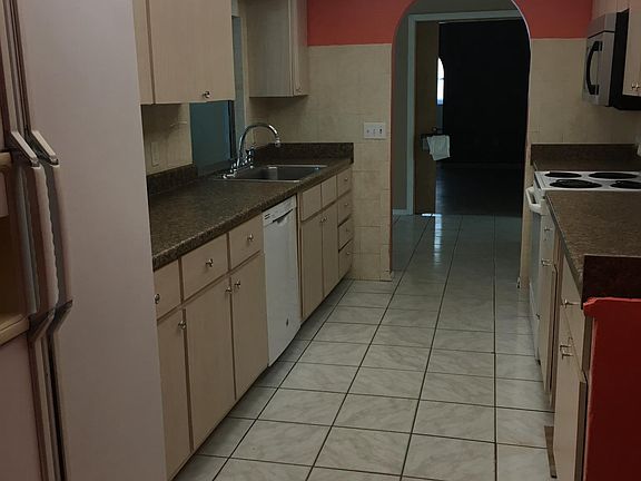 4th image of 1457 Kenmore St