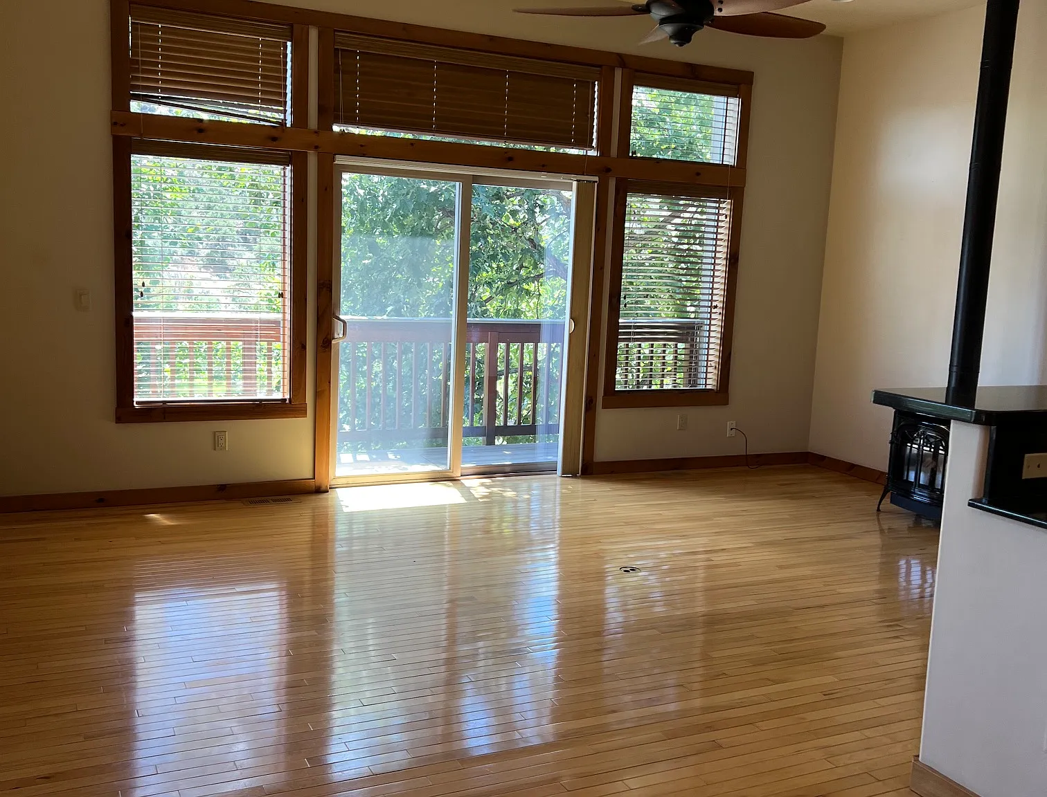 3 bed, 2.5 bath, 1642 sqft, $3,050 — Photo 2