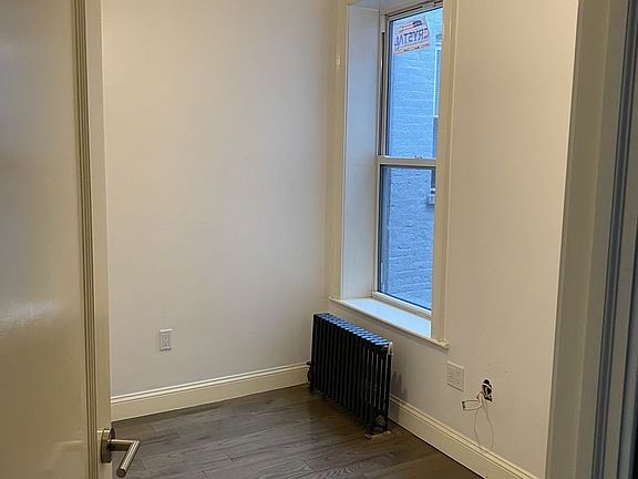 3rd image of 3143 41st St APT 3L