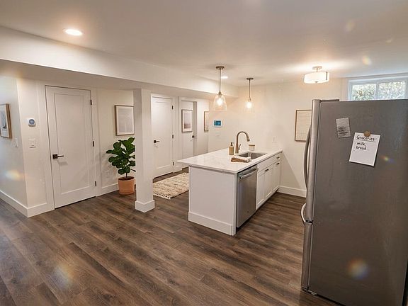 5th image of 3952 Commonwealth St #4