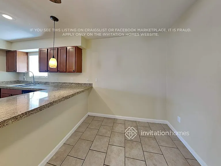 2911 W Laurel Ln — Photo 7