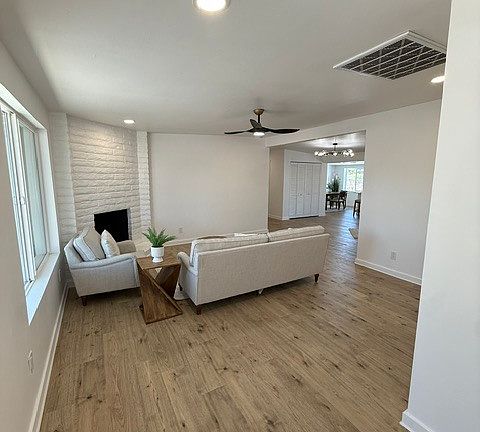 5th image of 924 S Elmerita Ave
