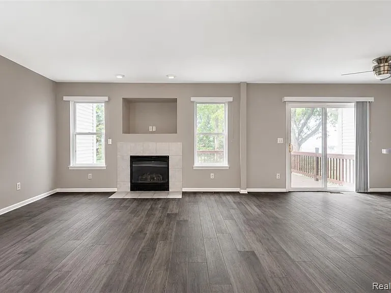 22733 Coachlight Cir — Photo 17