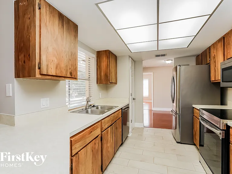 18185 Dupont Dr — Photo 5