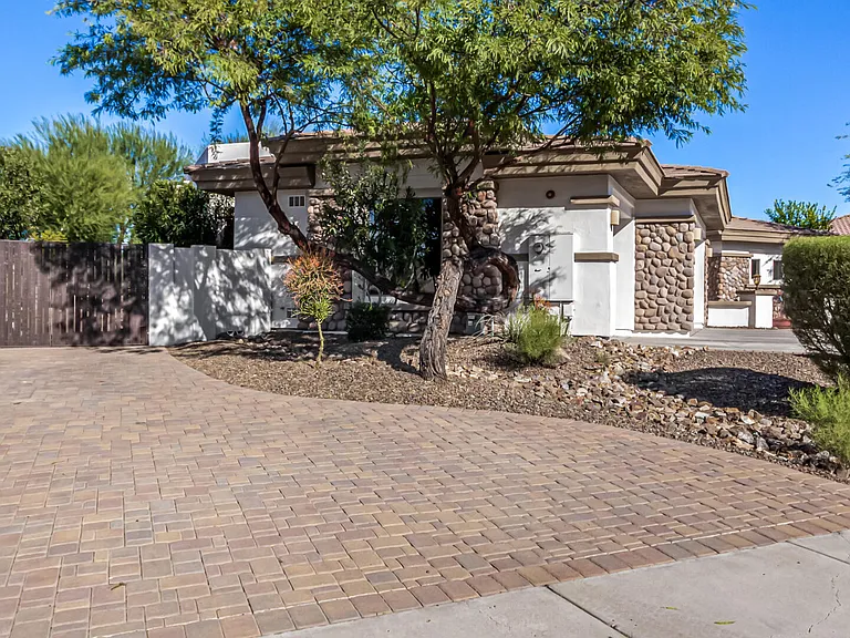 9246 W Molly Ln — Photo 6