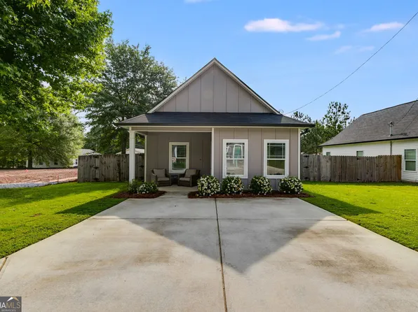 110 Chalfont Cir, Carrollton, GA 30117