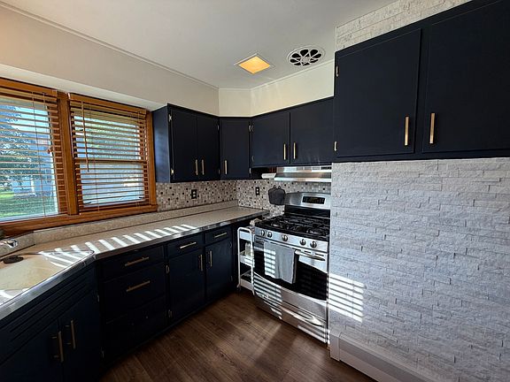 3rd image of 202 S William St