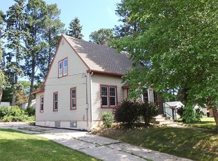 822 Flambeau St, Manitowoc, WI 54220