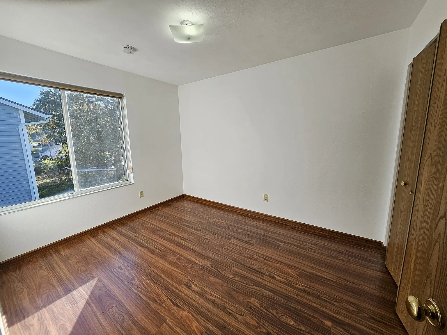 420 W 4th St — Photo 4