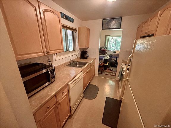 5th image of 113 Sterling Street #113
