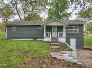 916 Peterson Rd, Neosho, MO 64850