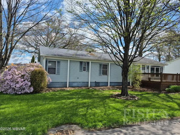 201 Elry Aly, Mill Hall, PA 17751