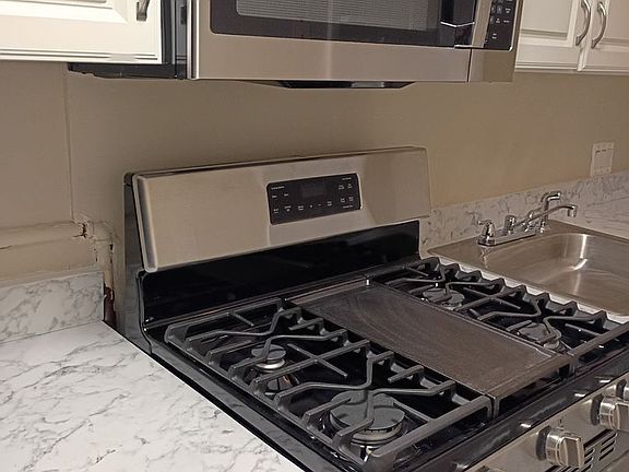 5th image of 514 11th St SE APT B