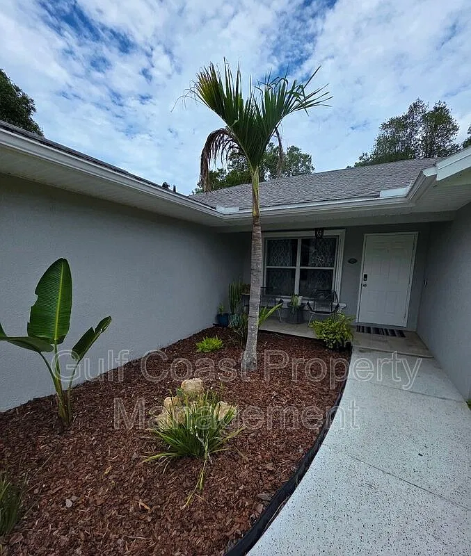 3 bed, 2.0 bath, 1303 sqft — Photo 3