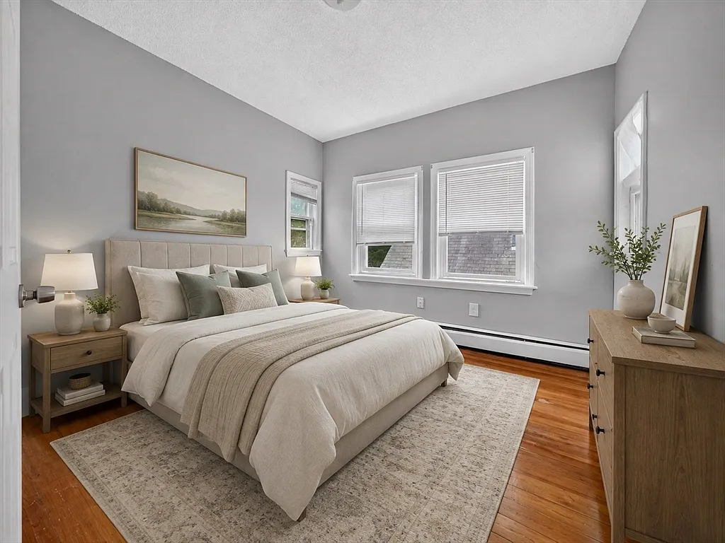 3 bed, 1.0 bath, 1080 sqft, $2,750 — Photo 2