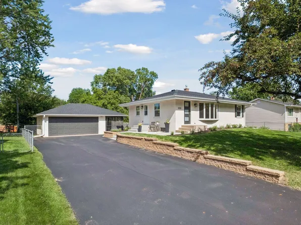5919 Carlson St, Shoreview, MN 55126