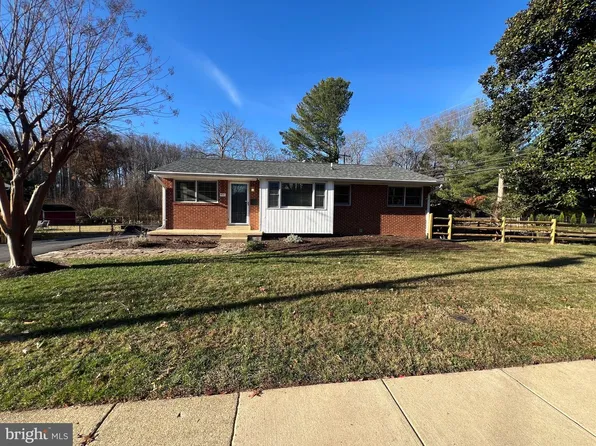 401 Moorefield Rd SW, Vienna, VA 22180