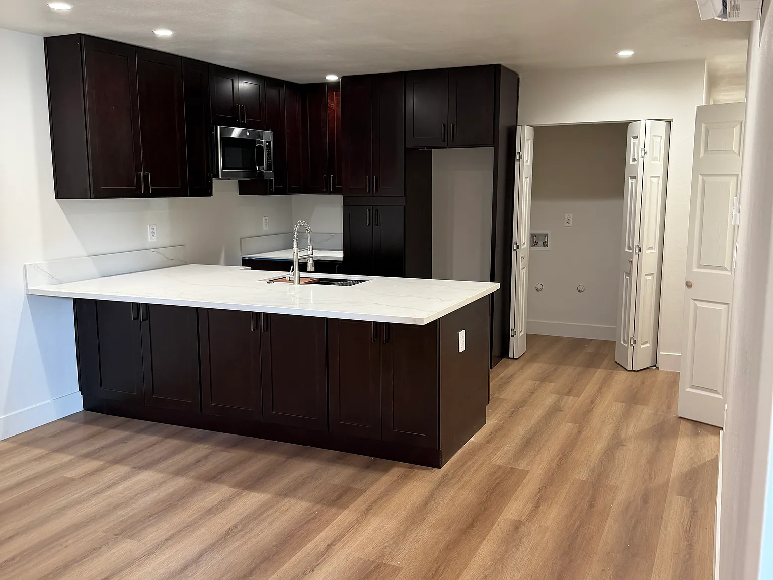 2 bed, 857 sqft, $3,200 — Photo 3