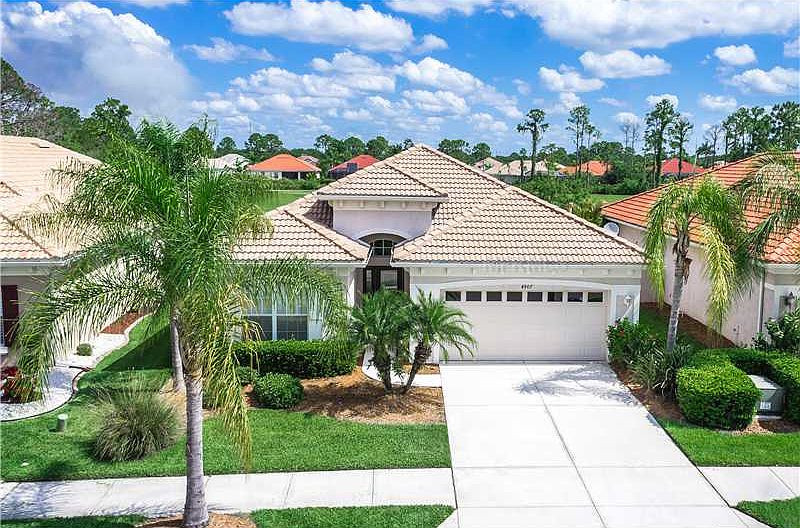 1st image of 4907 Blue Heron Cir