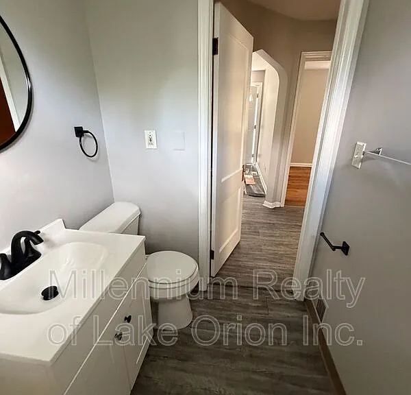 735 E Milton Ave — Photo 7