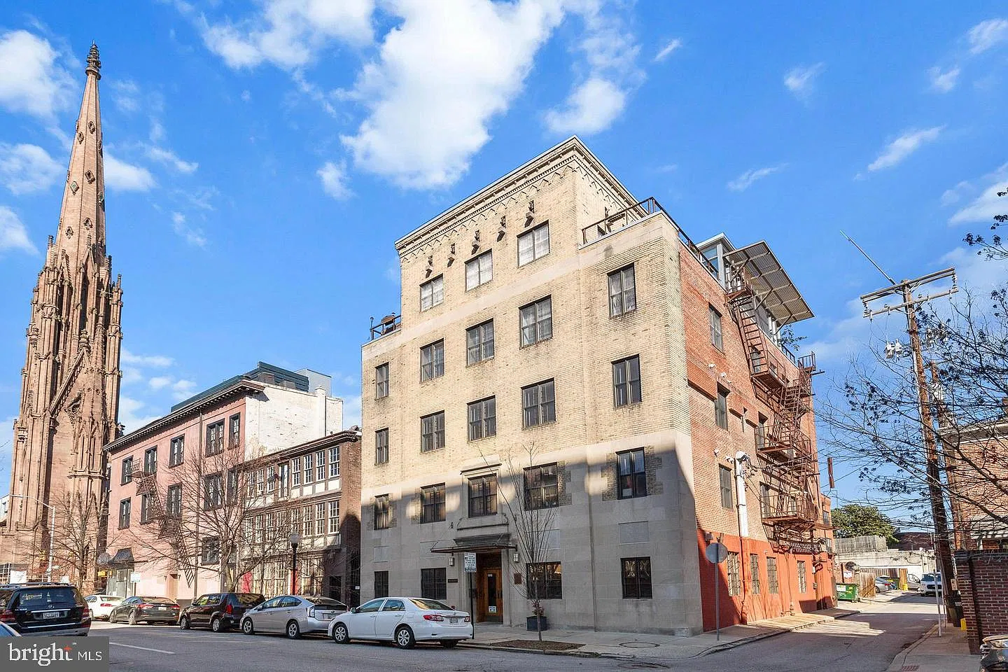 1 bed, 1.0 bath, 896 sqft, $1,700 — Photo 1