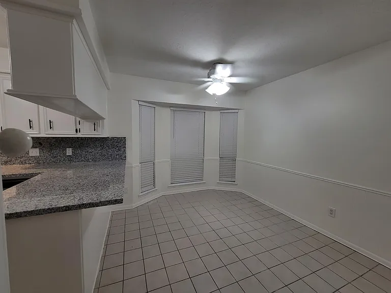 323 Edgeton Ct — Photo 9