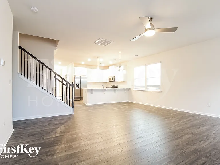423 Stonefence Dr — Photo 4