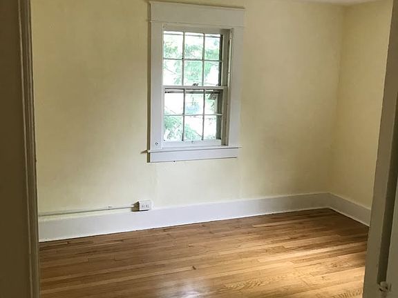 3rd image of 42 Elm St