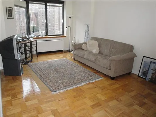 Rented by Luxury Habitat | media 30