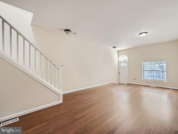 4th image of 2316 E Madison St