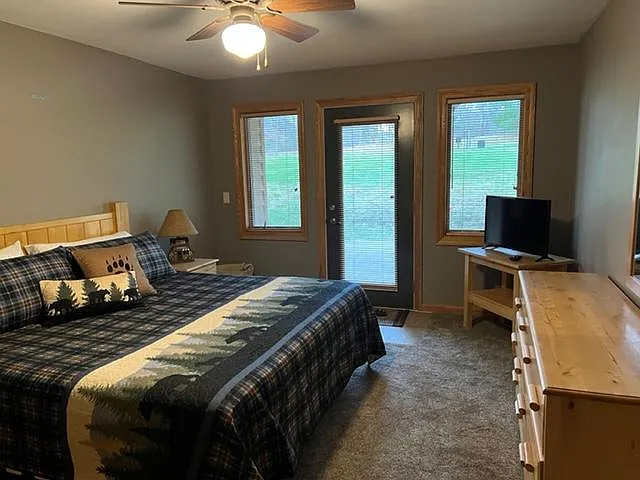 1828 Parkland Dr #403 — Photo 9