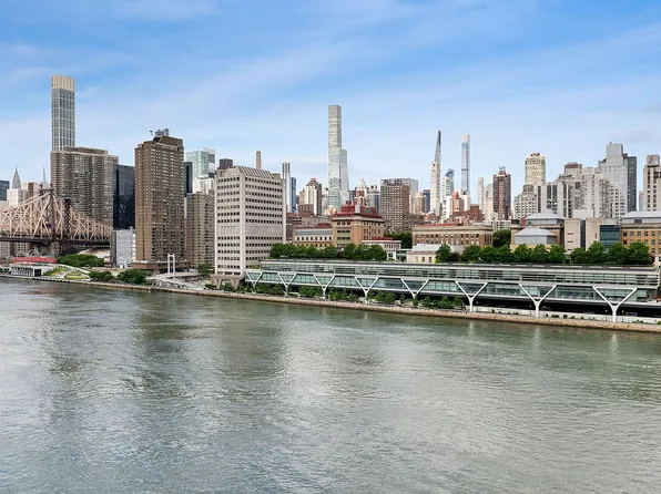531 Main St APT 923, New York, NY 10044