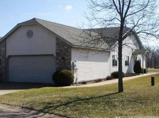 738 Mulligan Dr #B, Osceola, WI 54020