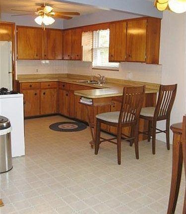3rd image of 236 Roanoke Ave