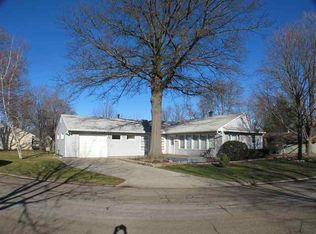 4 Woodruff Dr, Bloomington, IL 61701