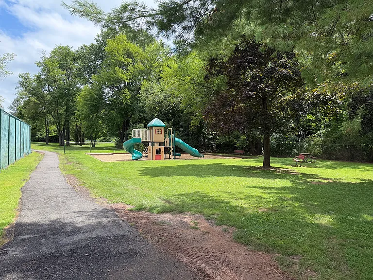 17 Dartmouth Ave #2A — Photo 20