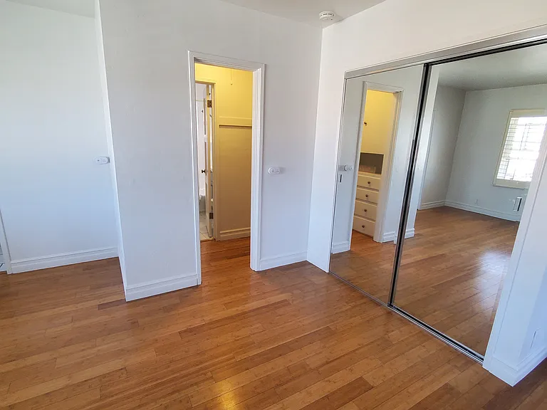 130 Roycroft — Photo 20