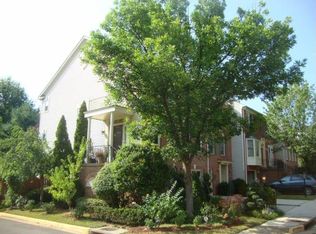 2038 Meadow Springs Dr, Vienna, VA 22182