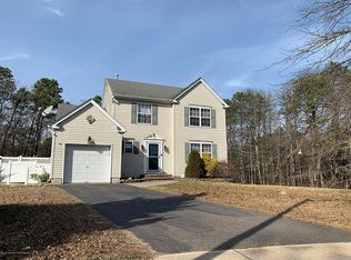 16 Willowtree Ct, Barnegat, NJ 08005