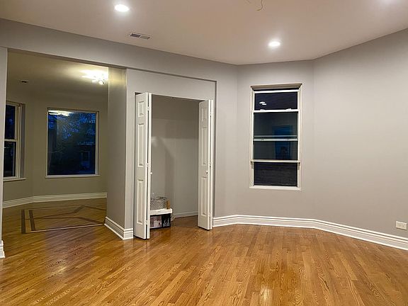 3rd image of 4438 N Sawyer Ave #3