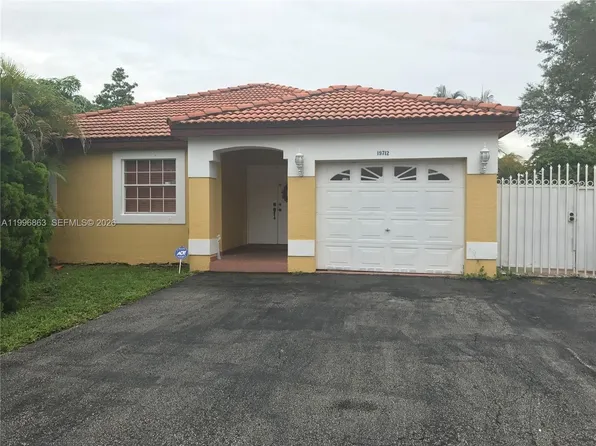 19712 NW 82nd Pl, Hialeah, FL 33015